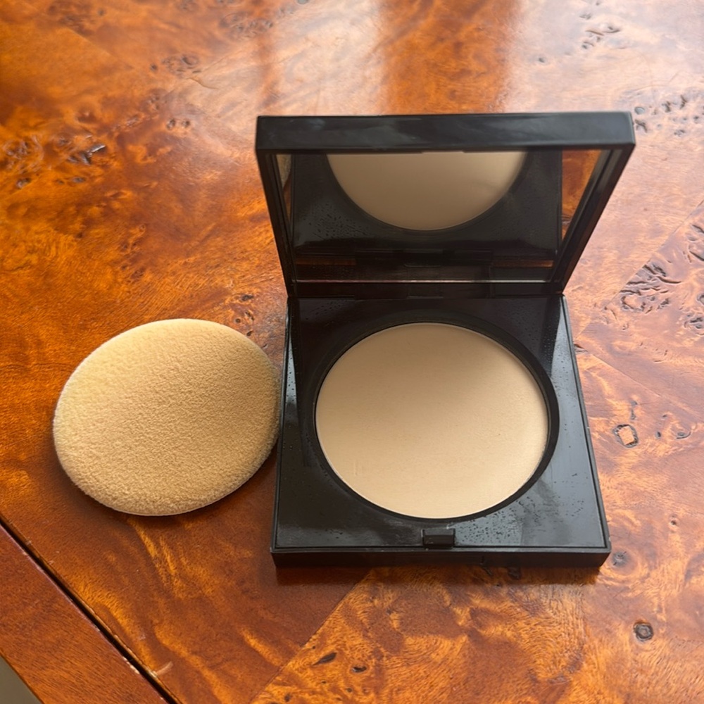 Bobbi brown Sheer Finish Pressed Powder